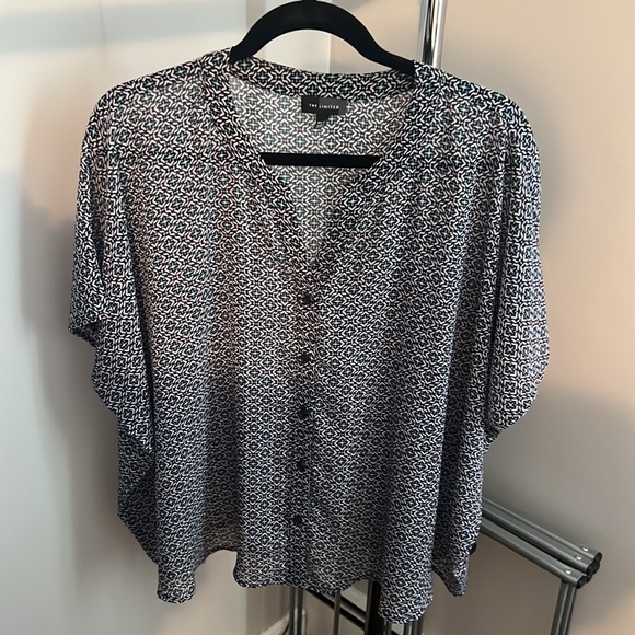 3 piece like new abstract print bundle - Picture 3 of 8